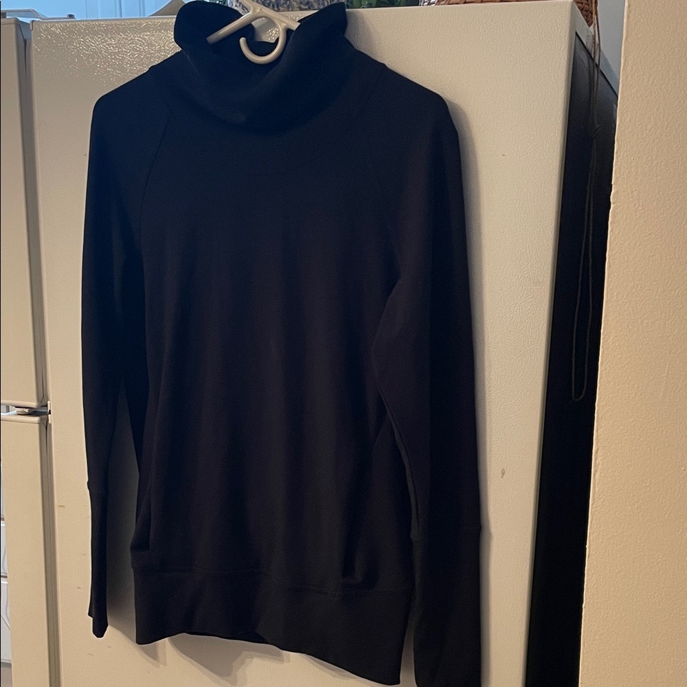 Lululemon Women’s Size 6 Cowl Neck Front Thru Pocket Excellent Condition Sweater